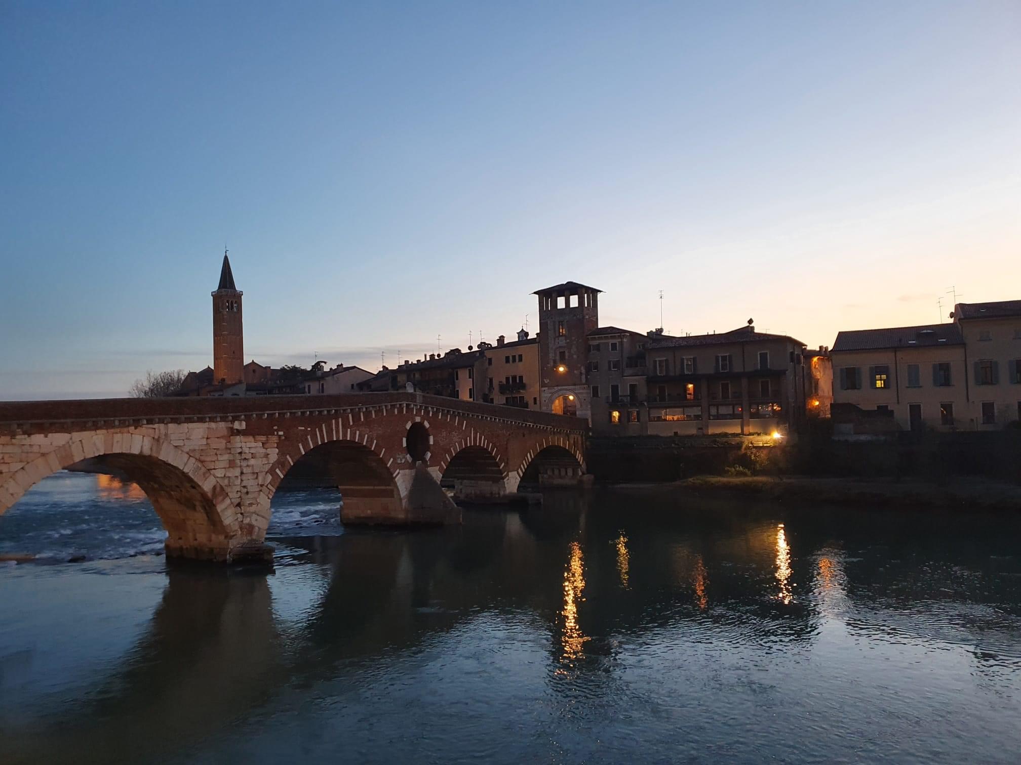 Castelvecchio di sera a Verona